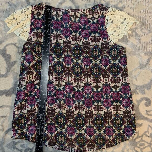 Sz XS Target Xhilaration Pattern Blouse with Cream Lace Sleece Detail - Picture 2 of 4